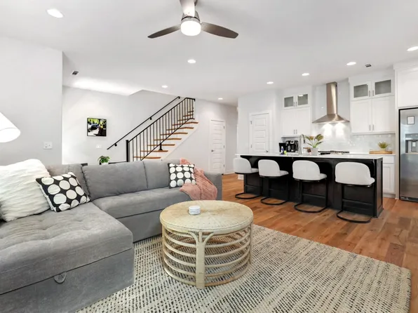 (undisclosed Address), Fayetteville, AR 72703