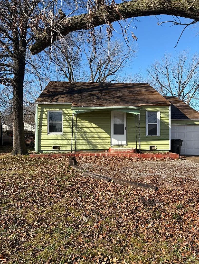 1439 S Oak Ave — Photo 1