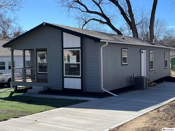 6775 Hamilton St, Omaha, NE 68132