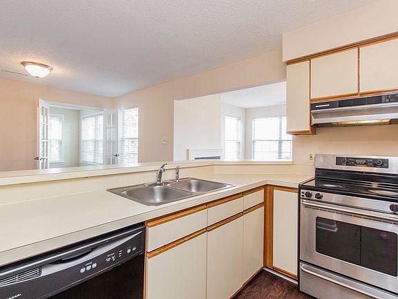 3rd image of 5005 Thatcher Way