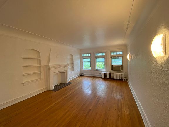 3rd image of 6305 N Washtenaw Ave APT 1
