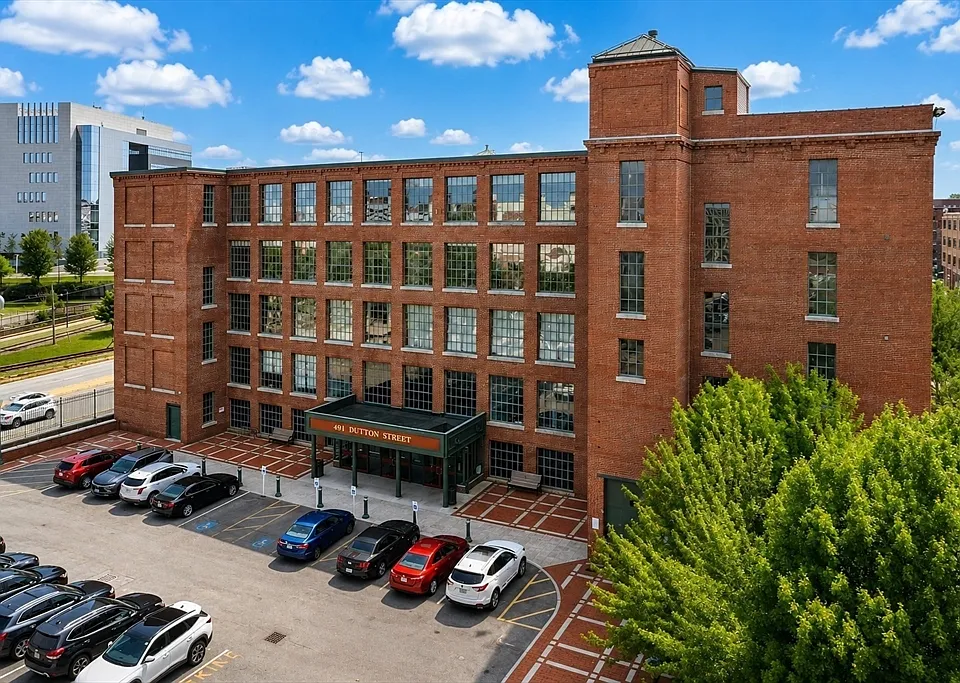 491 Dutton St #209
