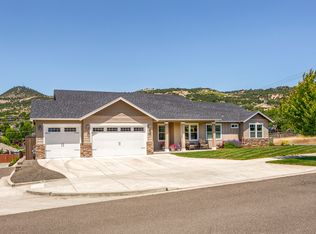 4833 Hathaway Dr, Medford, OR 97504