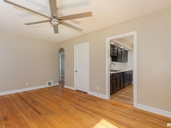 4th image of 2513 32nd Ave