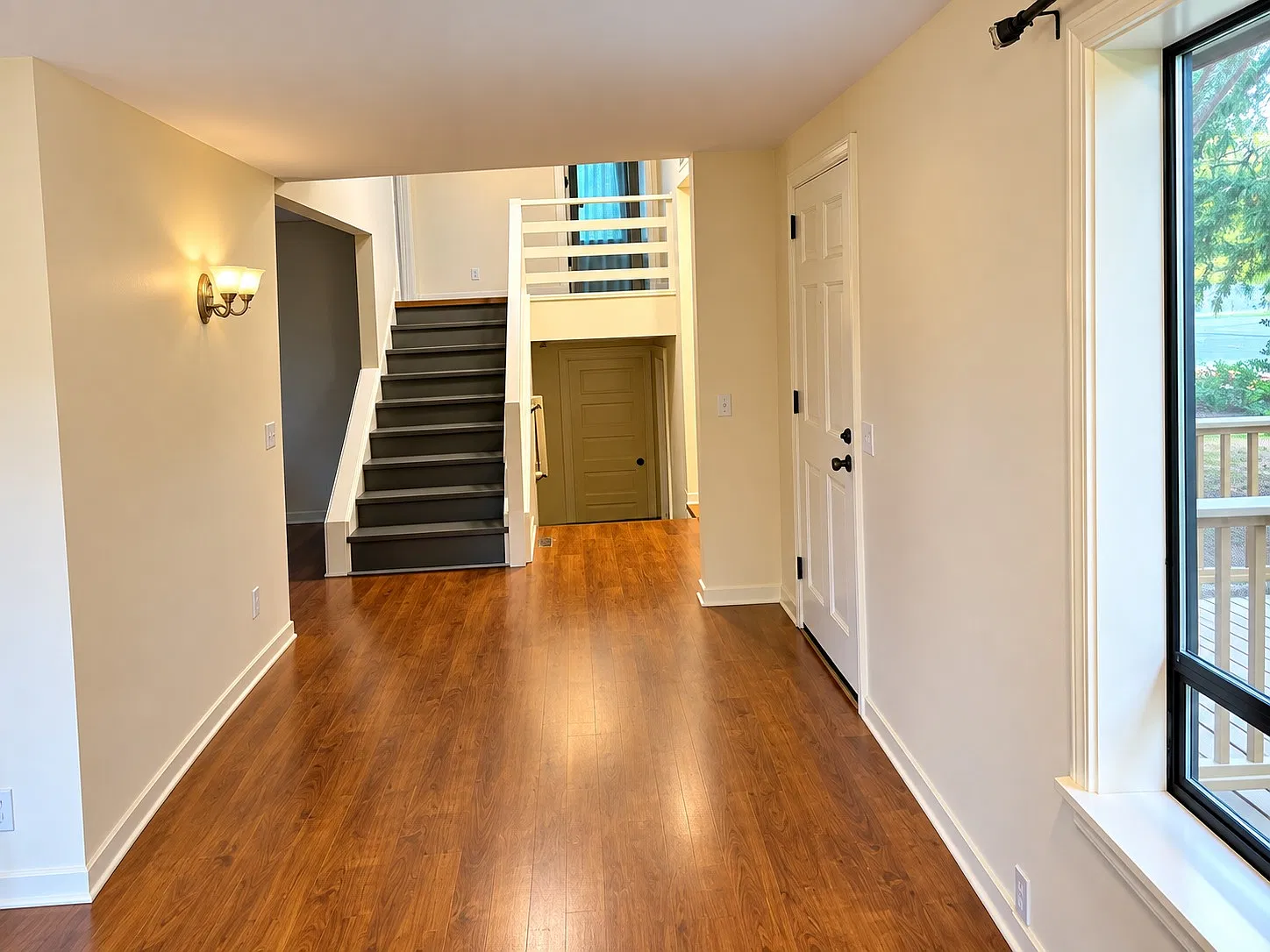 4 bed, 2100 sqft, $4,650 — Photo 4