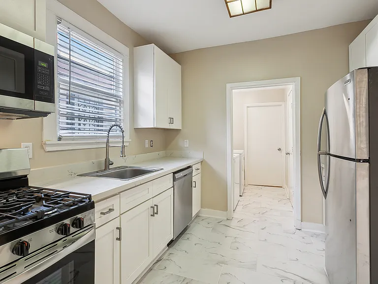 2209 Broadway St — Photo 9
