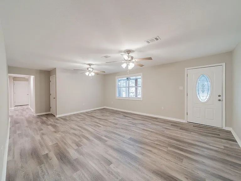 5739 Skylane Dr — Photo 27