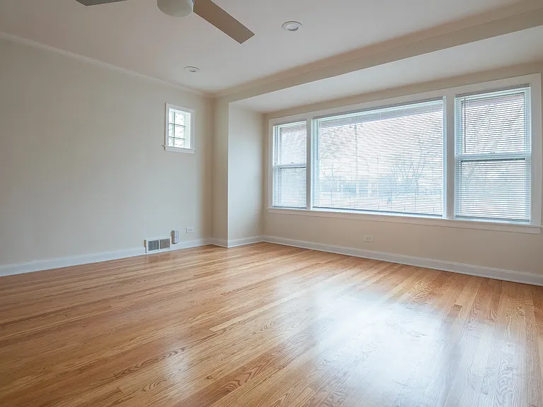5430 W Berteau Ave #1 — Photo 9
