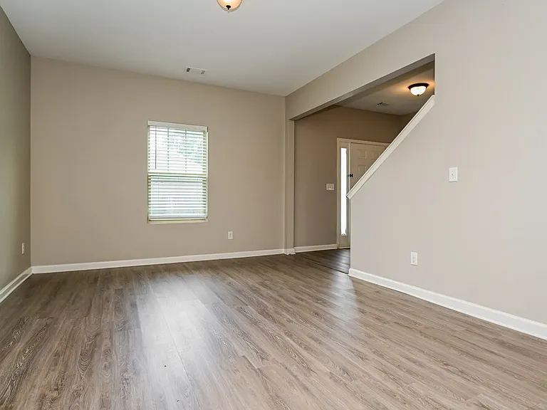 4047 Clay Ct SE — Photo 4