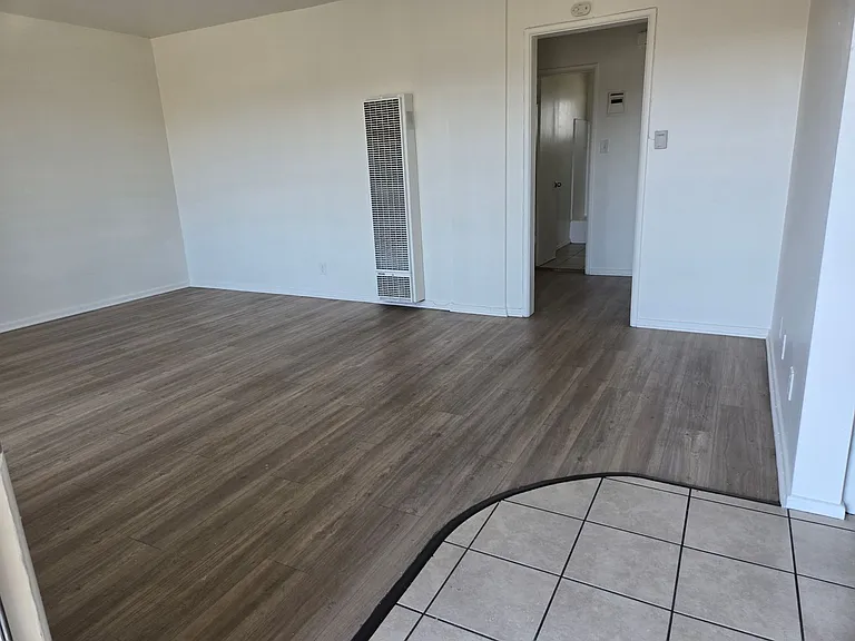 1834 Pine Ave — Photo 3