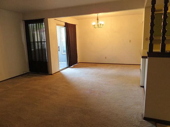 Living room/dining room
