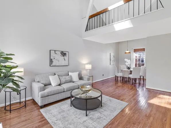 3720 39th St NW APT E167, Washington, DC 20016