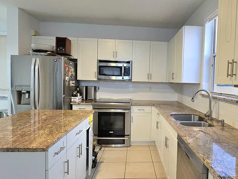 5016 SW 139th Ter — Photo 3