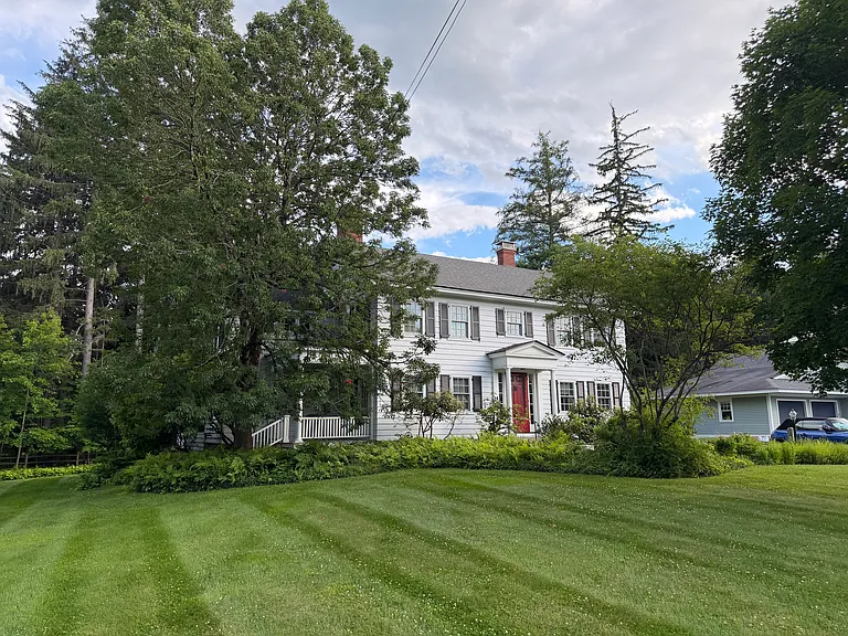 3 Parkway — Photo 26