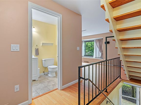 3rd image of 235 Thornberry Dr