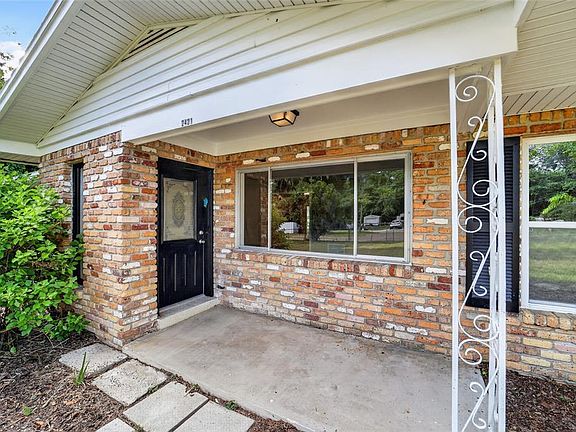 4th image of 2421 NE 57th Pl