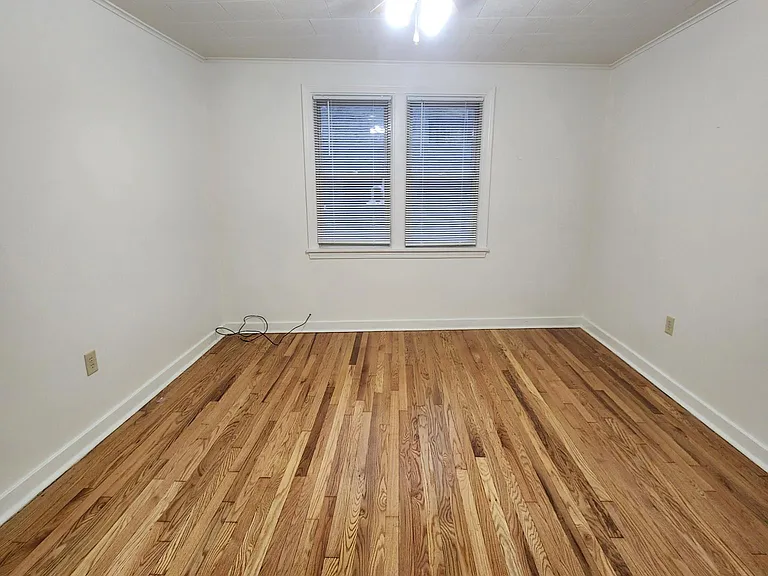 114 W Main St — Photo 12