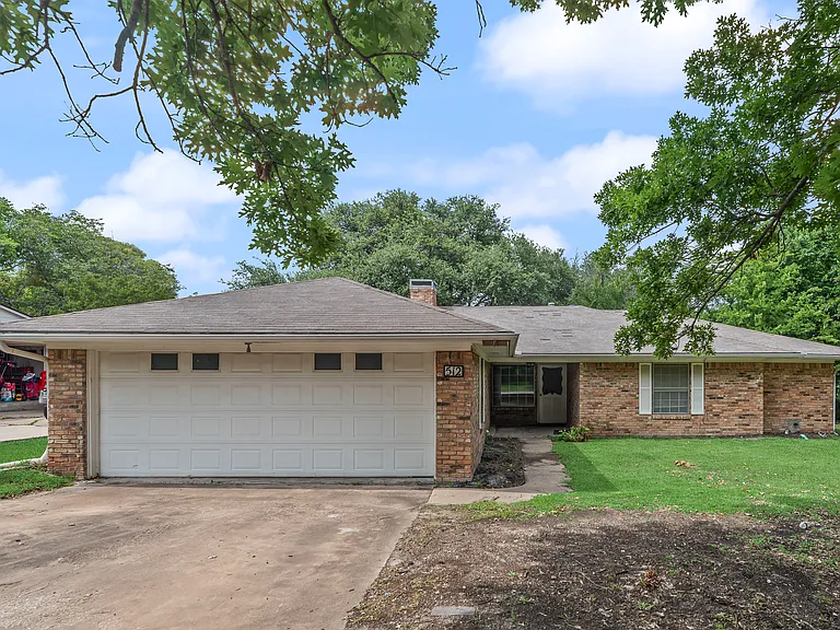 512 E Willow Ln — Photo 9