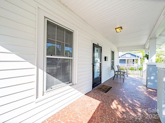 4th image of 1114 Herrin Ave