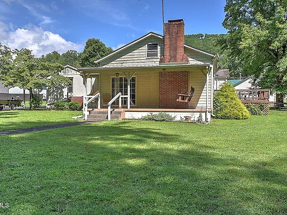 4th image of 851 Adkins Ln