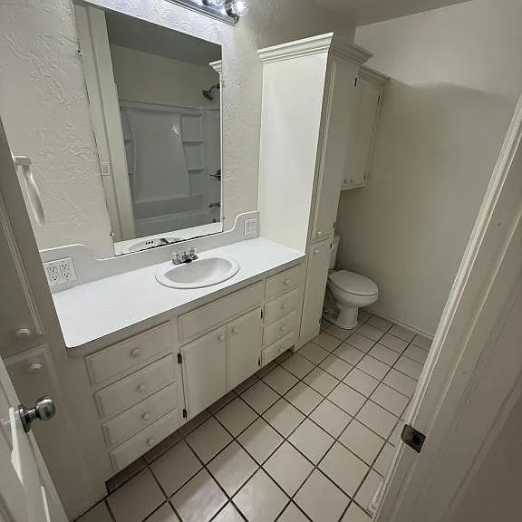 1102 N Lee St — Photo 16