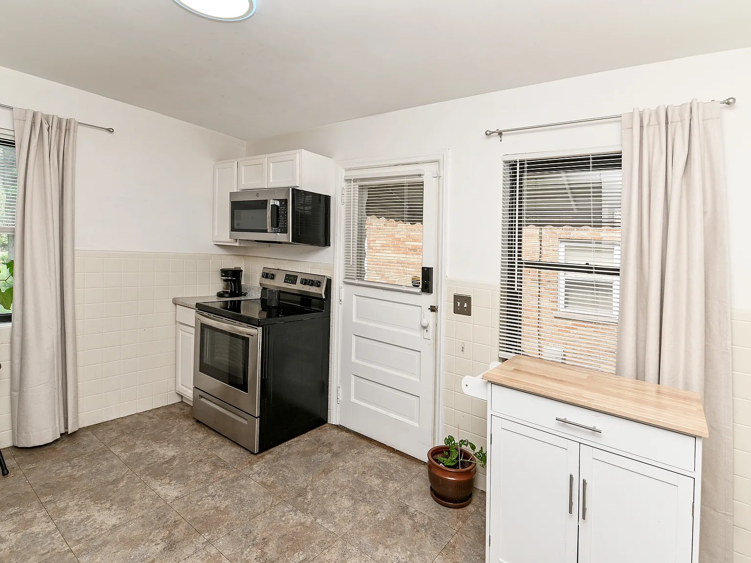 3 bed, 2.5 bath, 1231 sqft, $1,850 — Photo 4