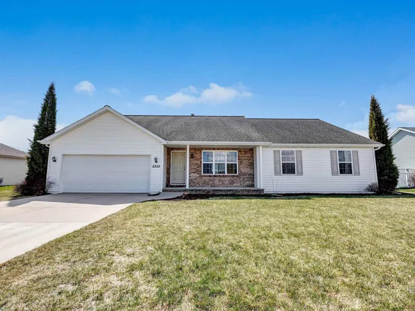 2352 Oak Ridge Cir, De Pere, WI 54115