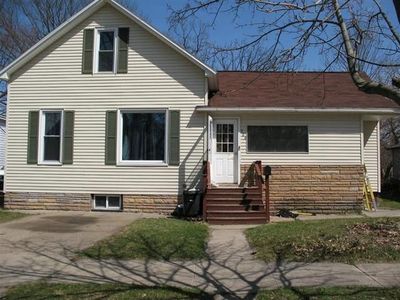 706 N Rowe St, Ludington, MI, 49431