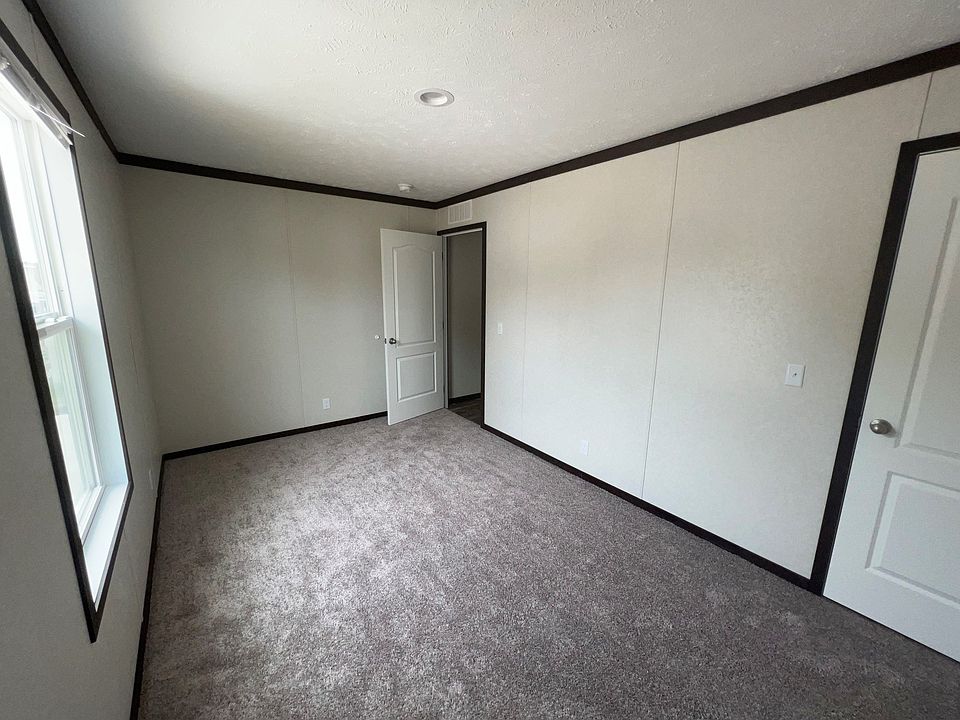 1st image of 516 Courtland Ln #24