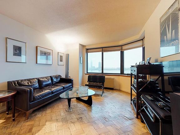 3rd image of 415 E 37th St APT 8C