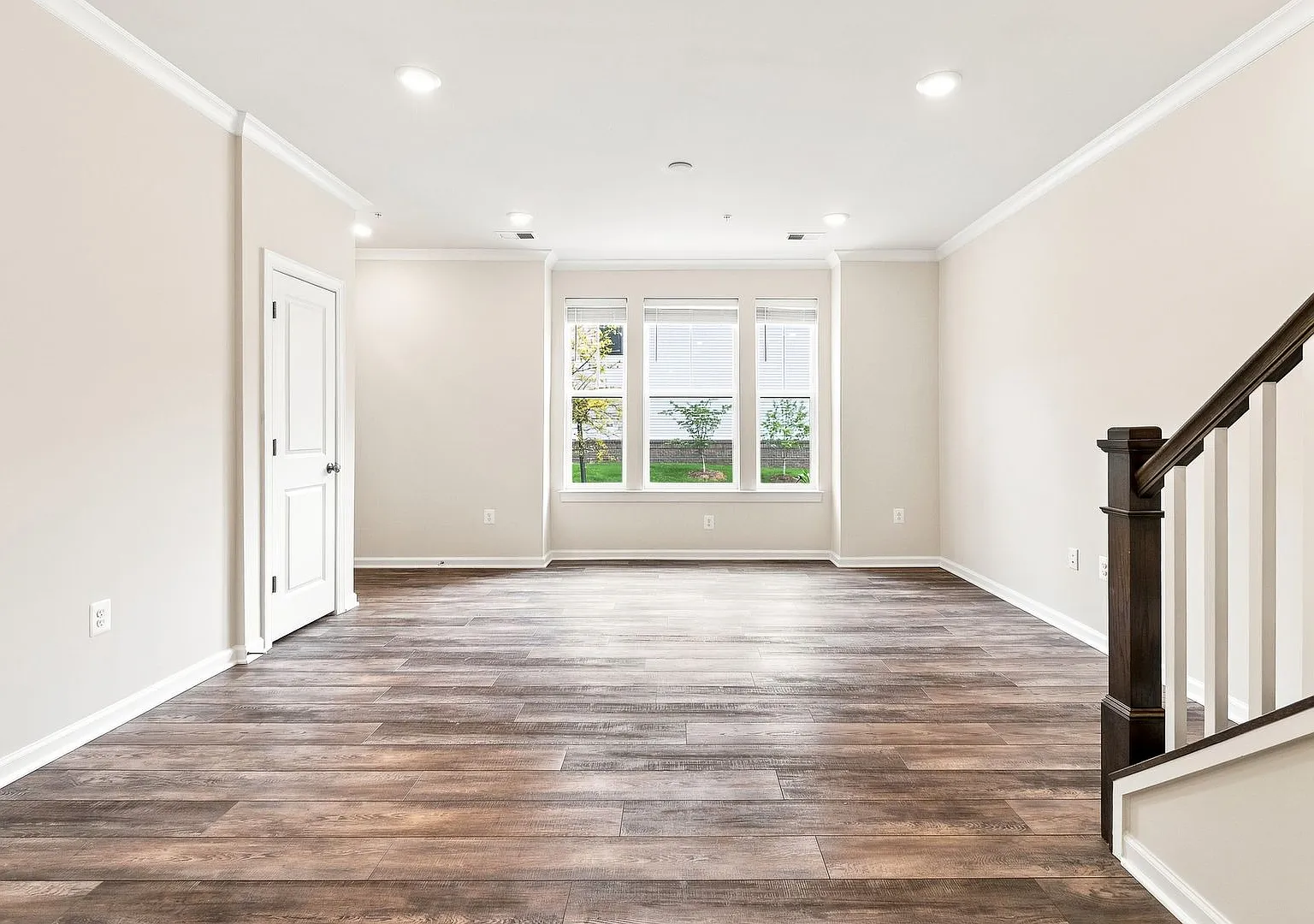 Stunning, New 3BR/2.5BA Condo w/ Garage Highly Desired Metro Walk — Photo 4