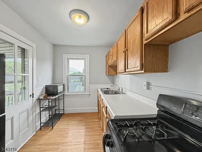 2 bed, 1.0 bath, $1,599 — Photo 4