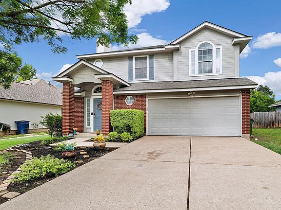 2nd image of 703 Sparkling Brook Ln