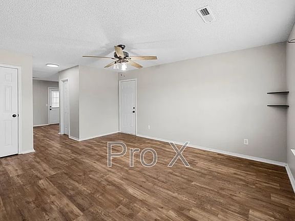 3rd image of 3301 SW Victoria Pl APT 2