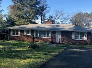 118 W Pine St, La Crosse, VA 23950
