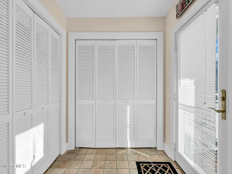 18 Meadow Ave — Photo 46