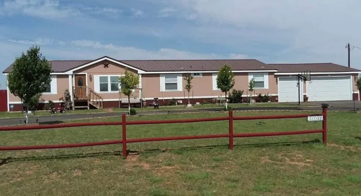 4 bed, 2280 sqft, $1,800 — Photo 1
