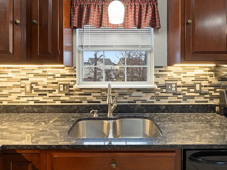359 Montgomery Cir — Photo 31