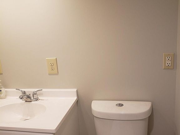 4th image of 138 Broad St #C