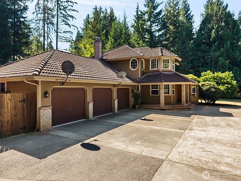 2nd image of 8937 Genesis Lane SE