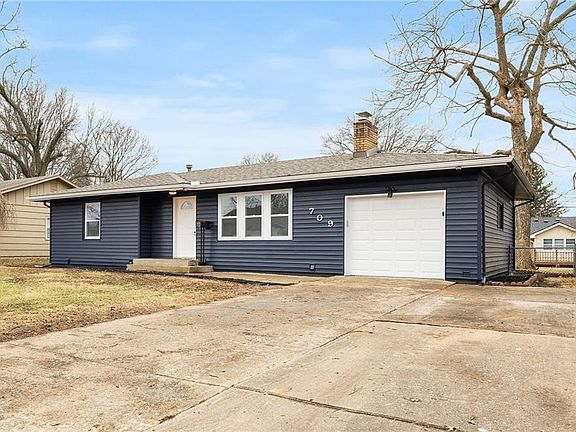 3rd image of 709 SW 7th St