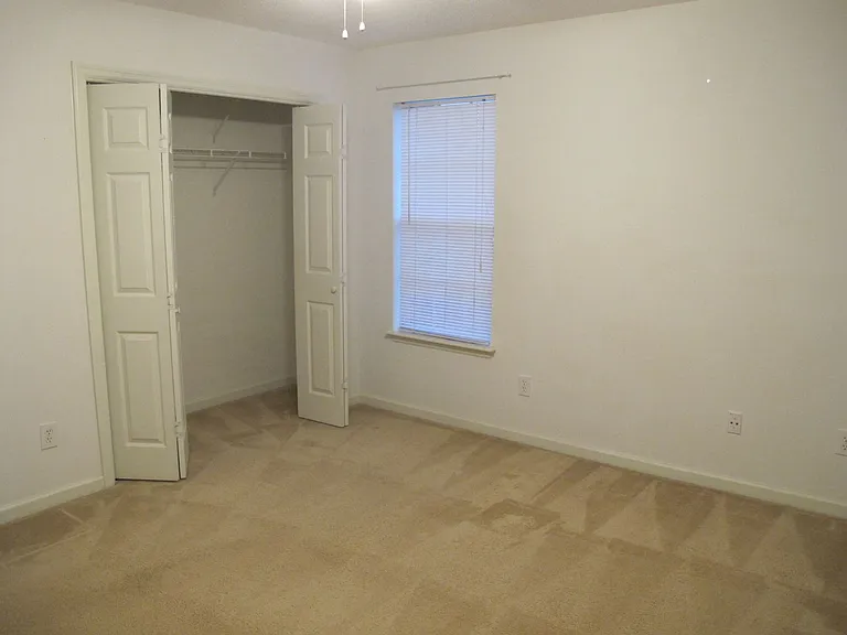 600 Surrey Ln — Photo 22