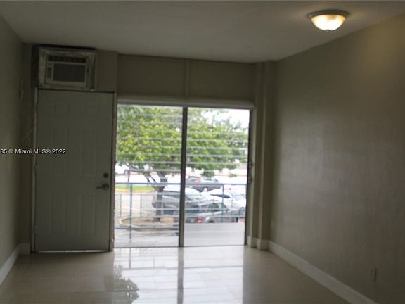 4th image of 1685 Jefferson Ave APT 19