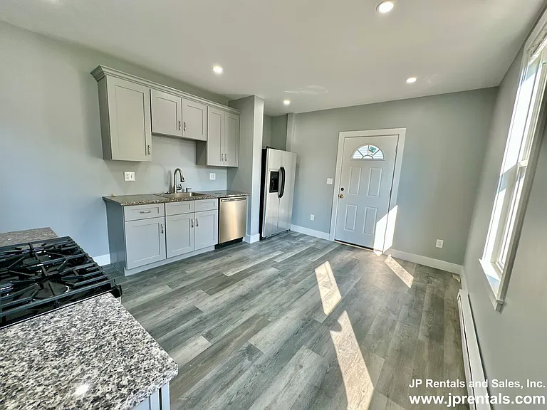 512 Centre St #1 — Photo 2
