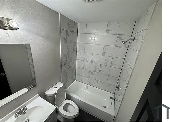 1490 Hugenot St — Photo 9