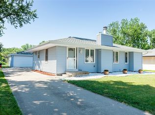 1315 S 9th Ave E, Newton, IA 50208