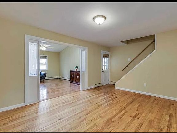 4th image of 8 Blueberry Ln