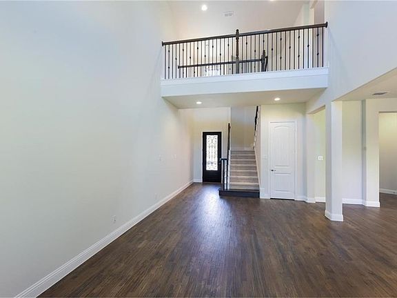 5th image of 2665 Venice Dr Unit 1