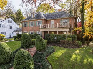 16 Inness Pl, Manhasset, NY 11030