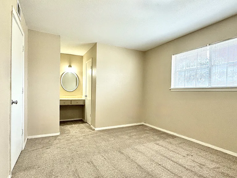 Canterbury House Apartments — Photo 14